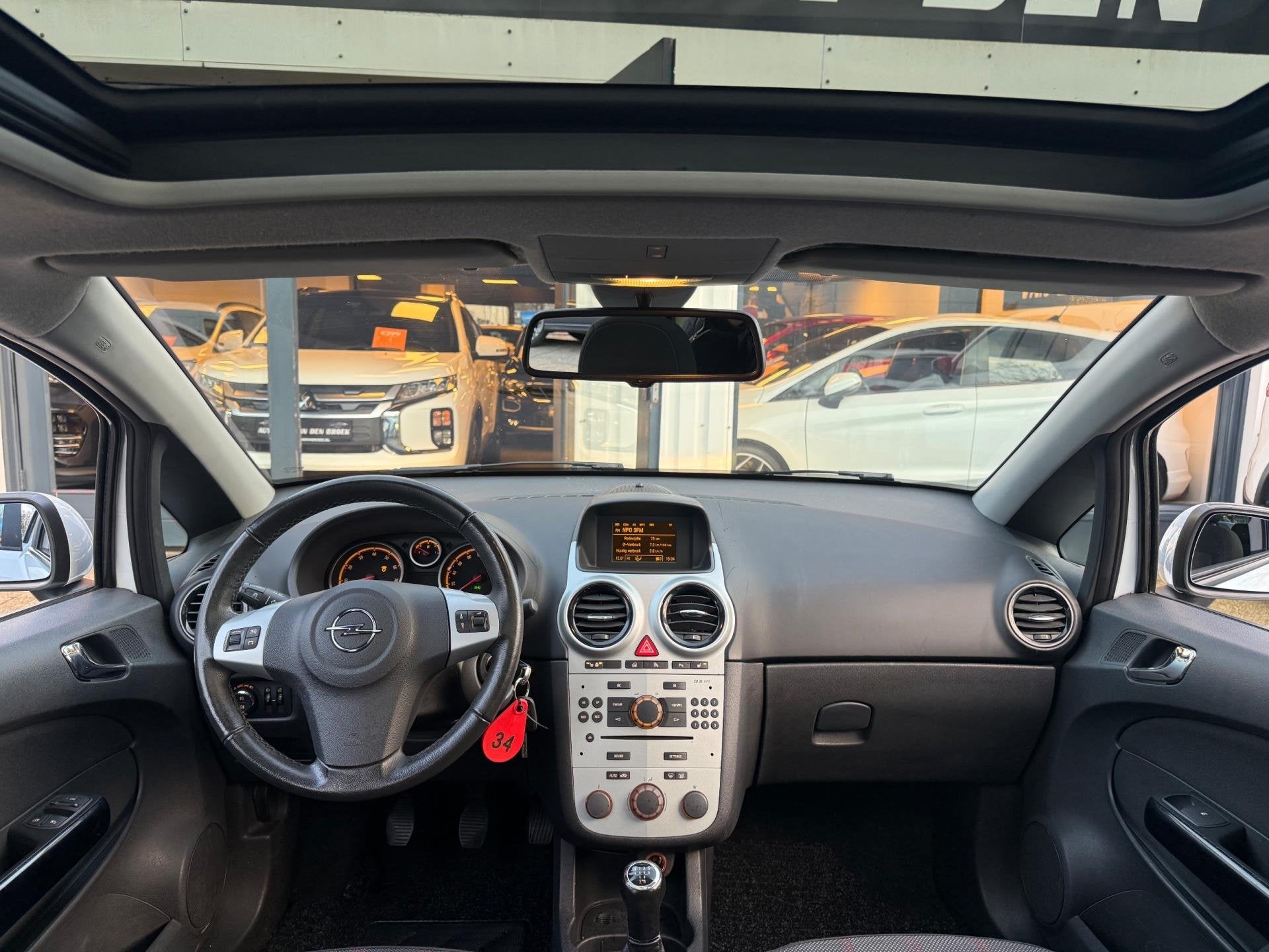 Opel Corsa 1.4-16V OPC-Line|5Deurs|Pano|Cruise|Clima|Stuur+S, Voorwielaandrijving, Zwart, 4 cilinders, Wit