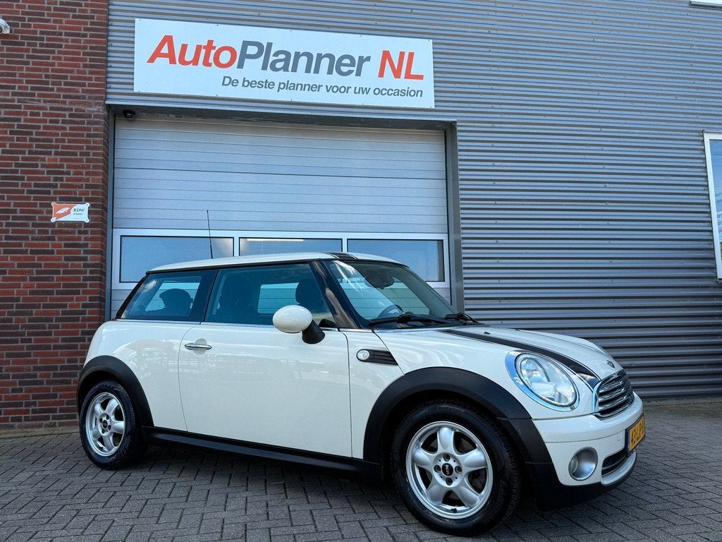 Mini Cooper 1.4 One! Airco! Carplay! Nieuwe APK!, Auto's, Voorwielaandrijving, Stof, Zwart, 4 cilinders