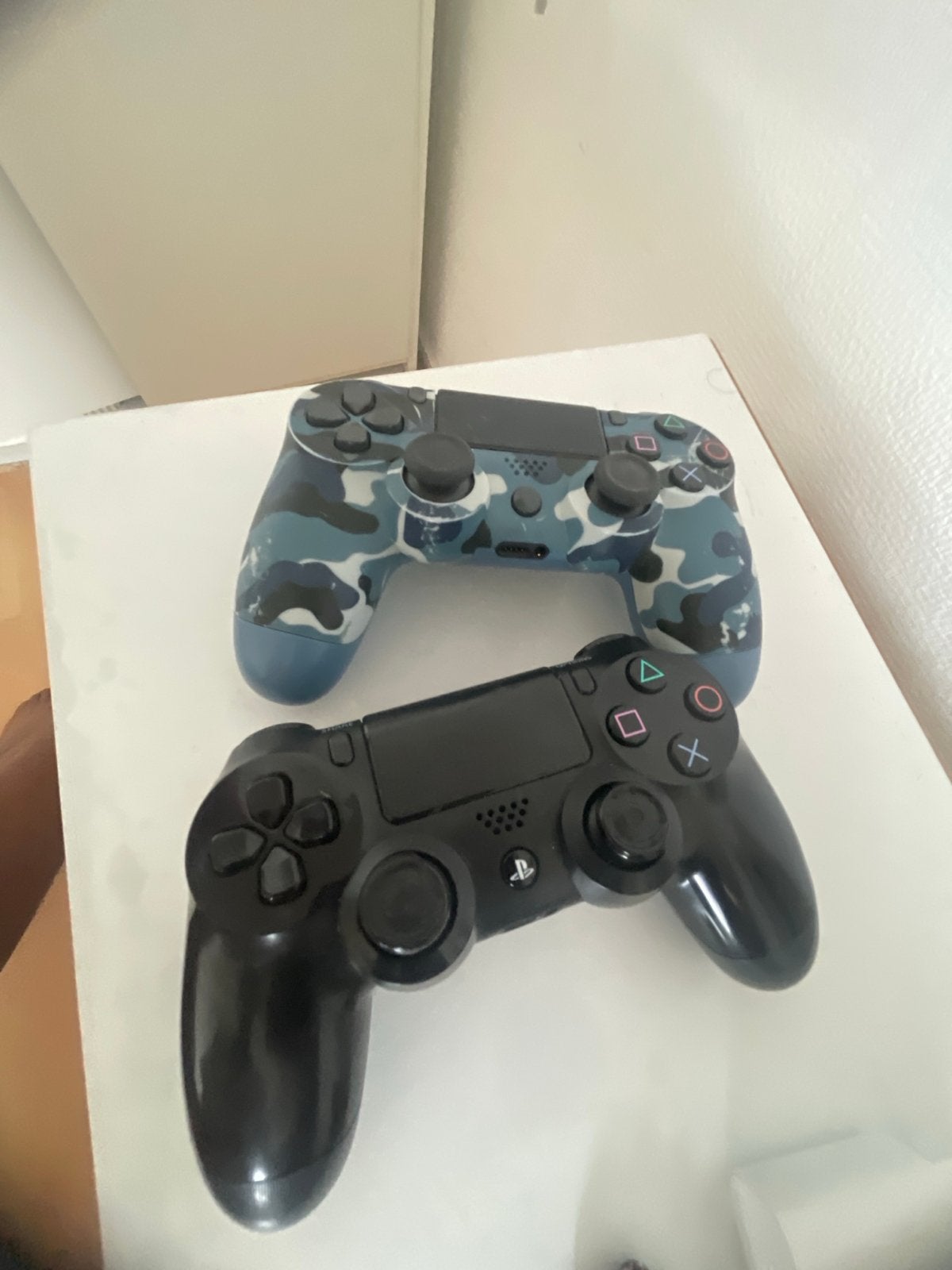 2x PlayStation 4 Controllers - Zwart en Camouflage Blauw, Ophalen, Gebruikt, Controller, PlayStation 4