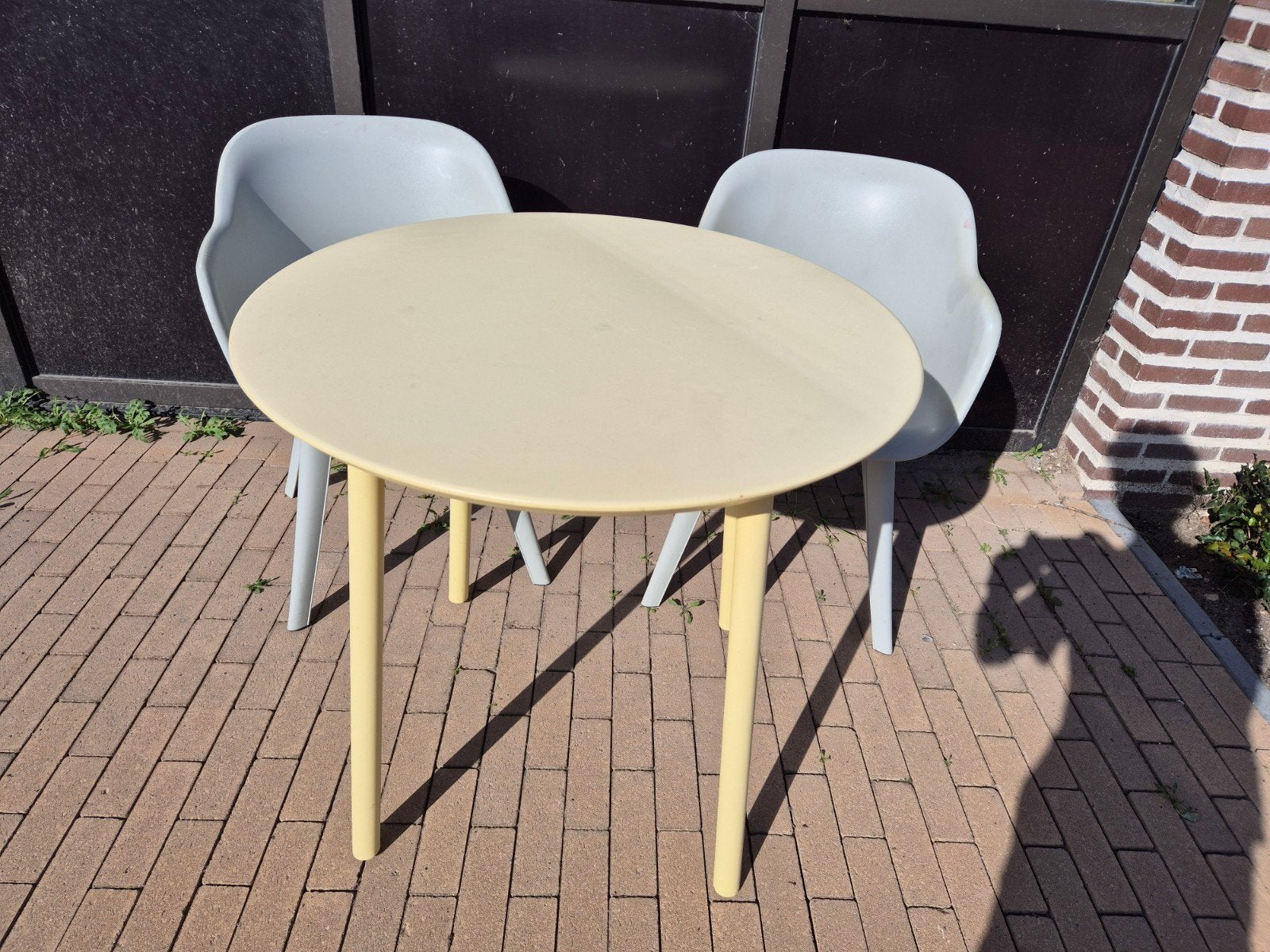 Ronde design tuintafel geel, Tuin en Terras, Ophalen, Gebruikt, Rond, Kunststof