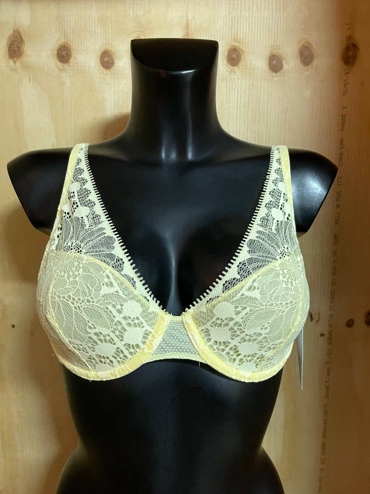 Chantelle bh maat 70b en 70d model 15f7ss, Verzenden, Geel, BH