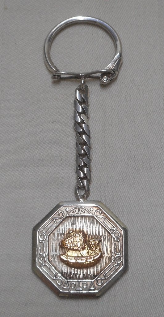 Zilveren sleutelhanger met 18 kt goud nr.1055, Verzenden, Zilver, Overige typen