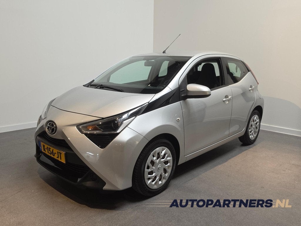 Toyota Aygo 1.0 VVT-i x-play - Apple Carplay/Android Auto -, Voorwielaandrijving, Stof, Gebruikt, Euro 6