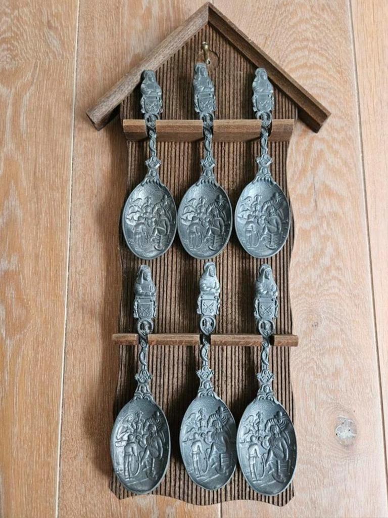 Vintage - wandrek met 6 tinnen lepels, de Tandmeester, Ophalen of Verzenden