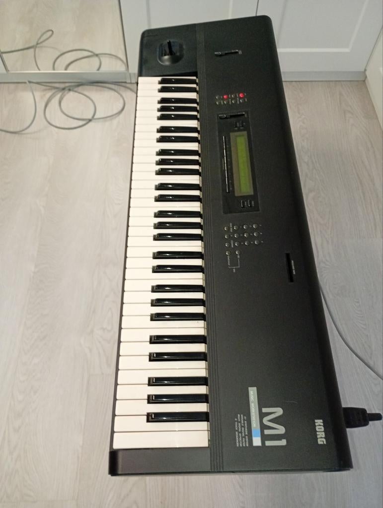 Korg M1, Ophalen, 61 toetsen, Korg