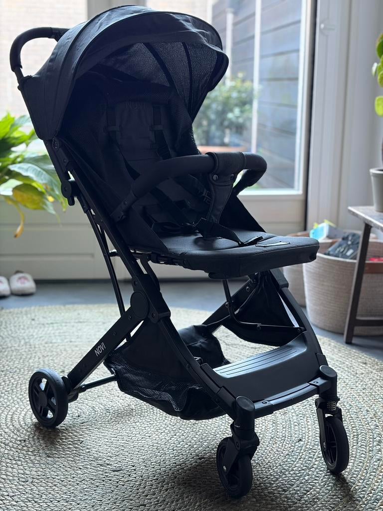 Novi Travelbuggy - lichtgewicht 15-20kg bergruimte, Ophalen, Zo goed als nieuw