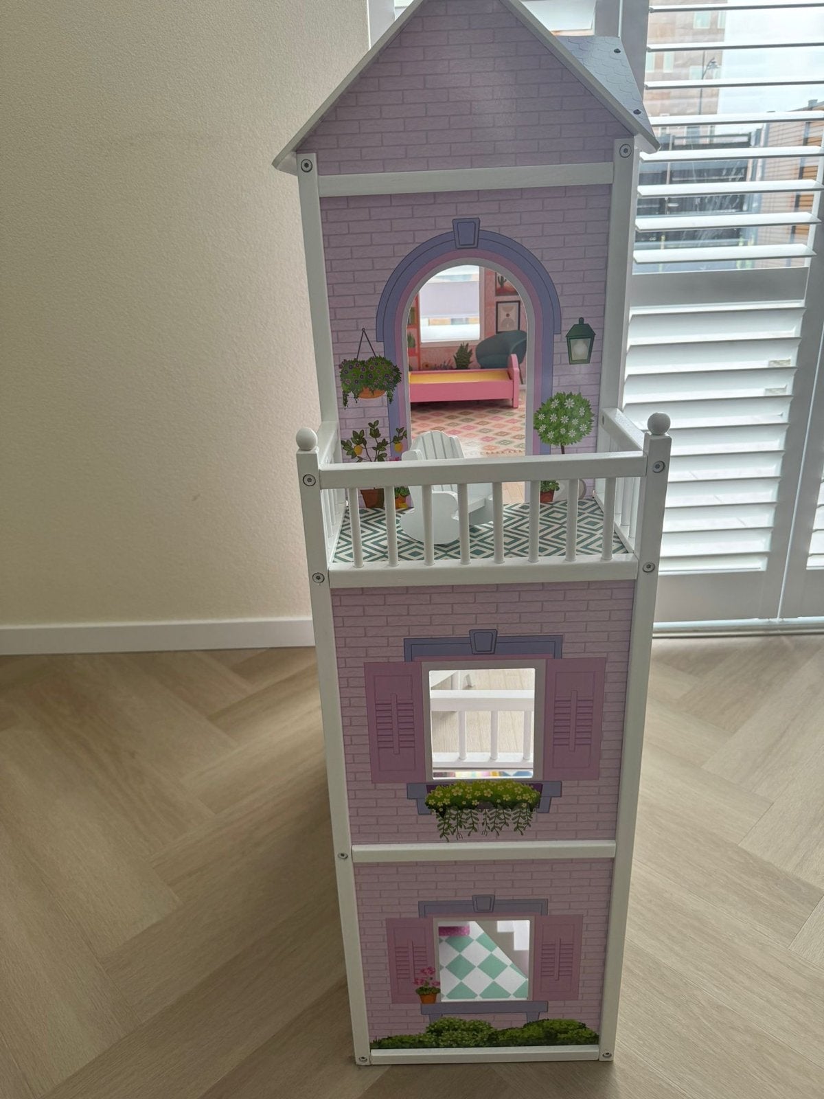 Groot en compleet houten poppenhuis met meubels, Kinderen en Baby's, Speelgoed | Poppenhuizen, Ophalen of Verzenden, Zo goed als nieuw