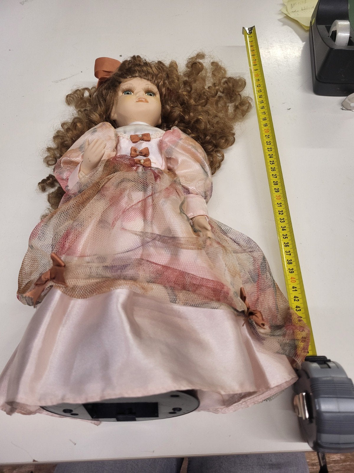 Porceleinen Pop Batterij gestuurd, Verzamelen, Poppen, Kringloop Laares, Ophalen of Verzenden, Minkmaatstraat 126, Pop