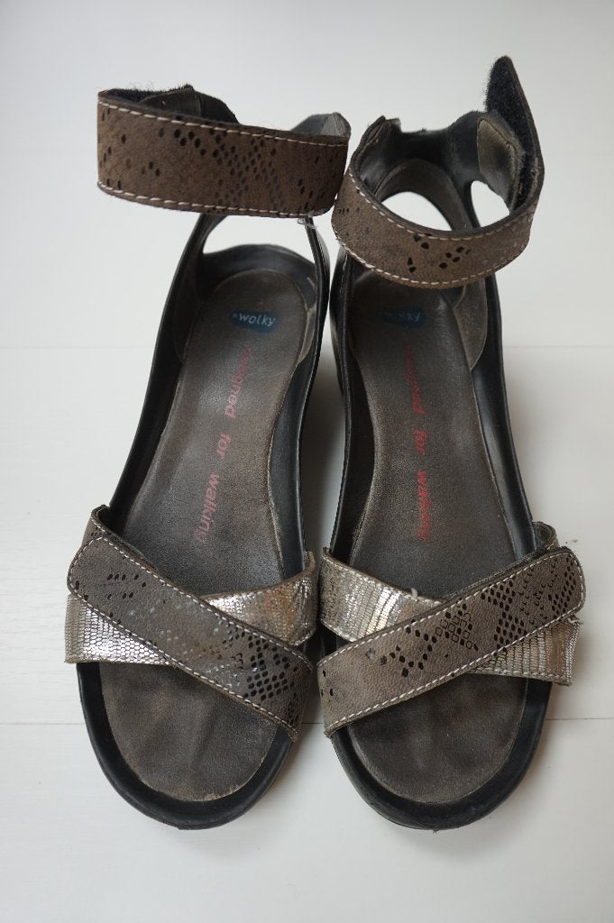 Wolky sandalen grijs maat 37 met klittenband - Boho stijl, Kleding | Dames, Wolky, Zo goed als nieuw, Grijs, Sandalen of Muiltjes