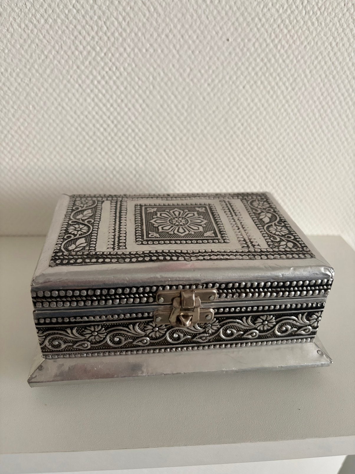 Indiase vintage boho sieraden doosje zilverkleurig, Ophalen of Verzenden, Zo goed als nieuw, Overige kleuren, Hardcase