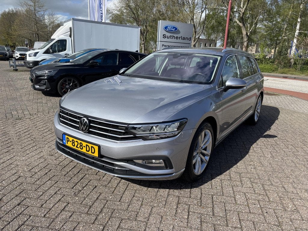 Volkswagen Passat 1.5 TSI R-Line Business + 150pk Adaptieve, Auto's, 730 kg, 4 cilinders, 150 pk, 1600 kg