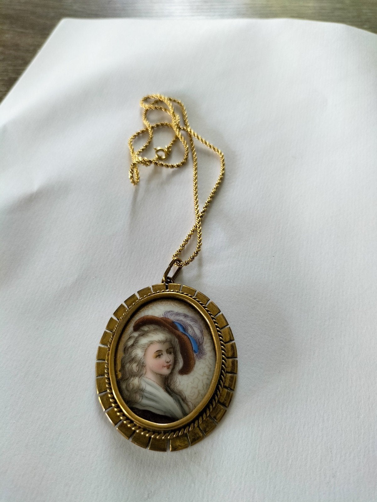Vintage Porseleinen Medaillon met Vrouwenportret, Verzenden