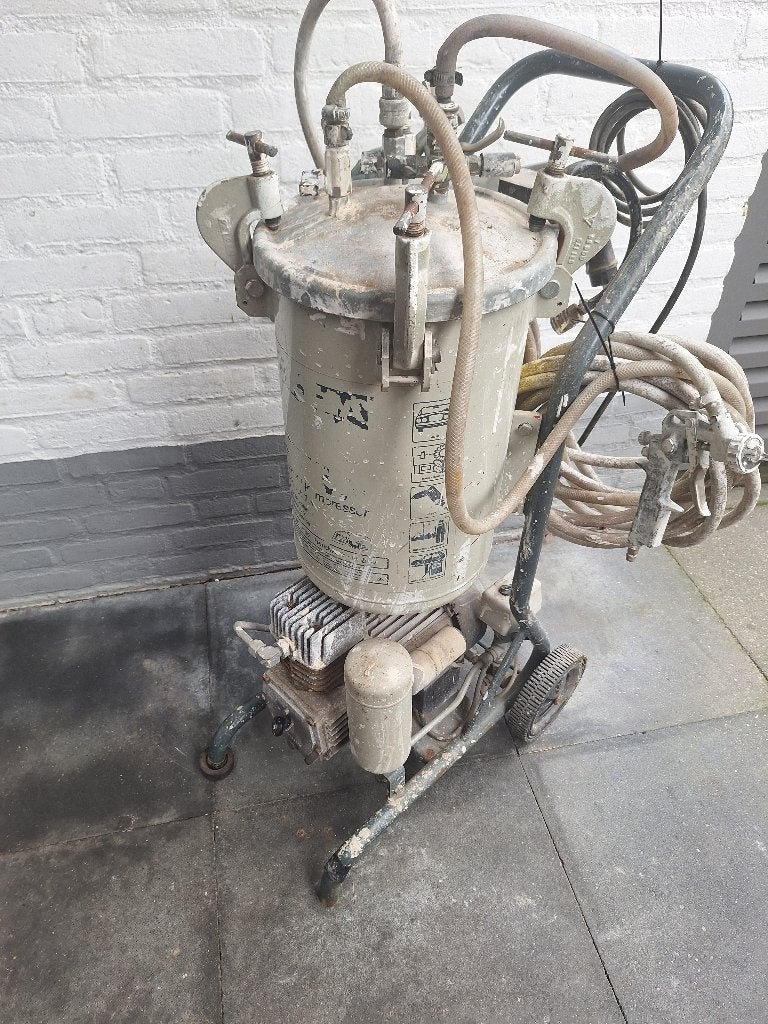 Mobiele elektrische verfinstallatie met pomp/drukvat, Ophalen, Gebruikt