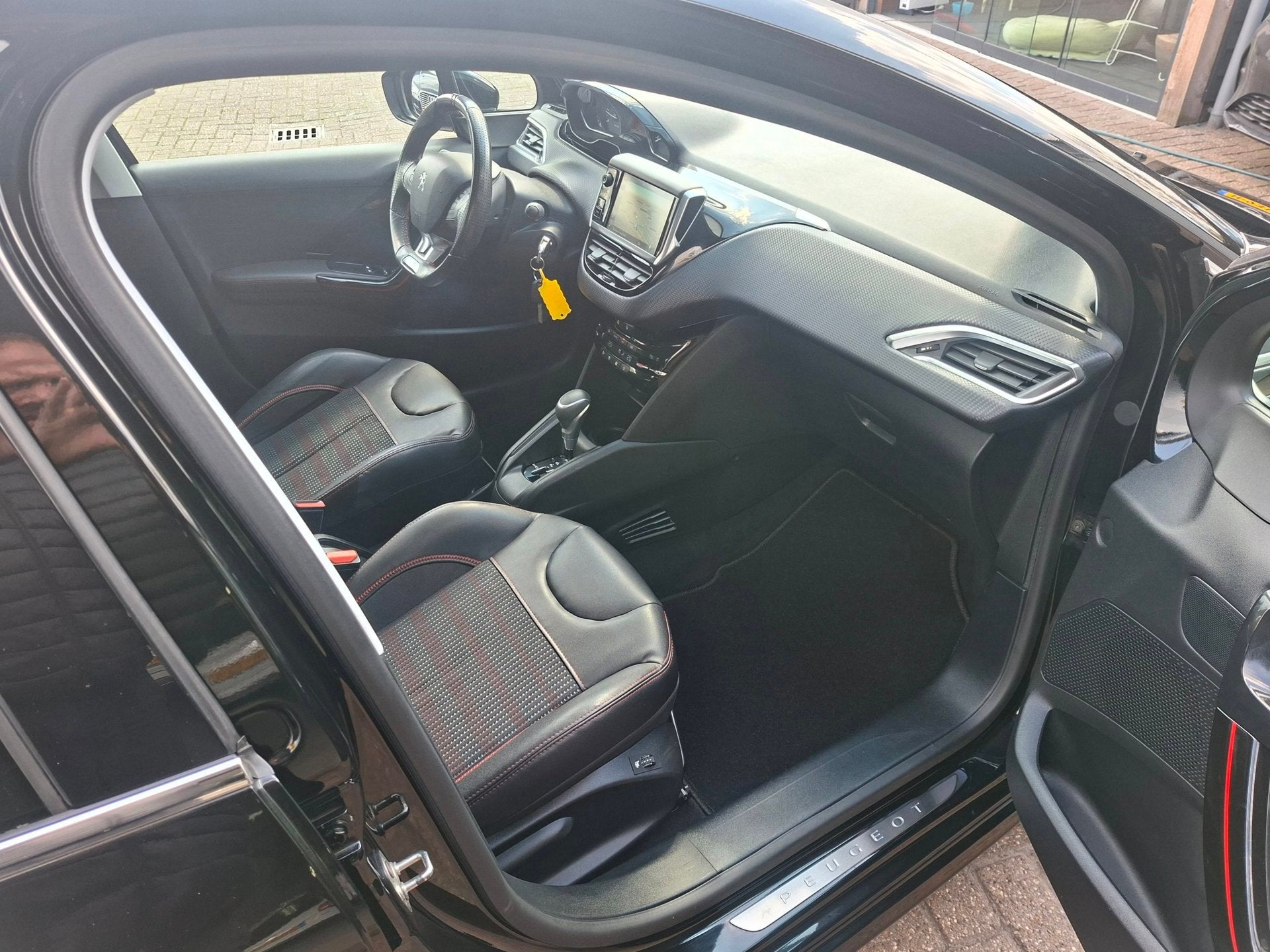 Foto 12 van Peugeot 208 Automaat Camera GT-Line Leer Navi Trekhaak