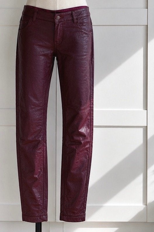 MOOIA nieuwe coated wax bordeaux rode chino maat 34 , Kleding | Dames, Broeken en Pantalons, Nieuw, Ophalen of Verzenden, Mooia