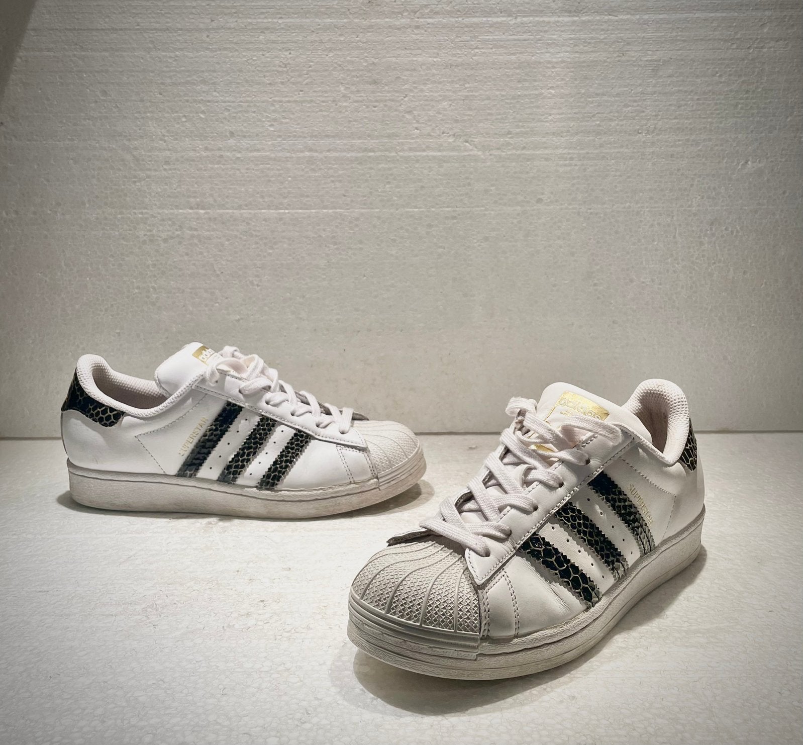 Adidas Superstar White Reptile sneakers sport schoenen 38, Wit, Ophalen of Verzenden, Sneakers of Gympen, Zo goed als nieuw