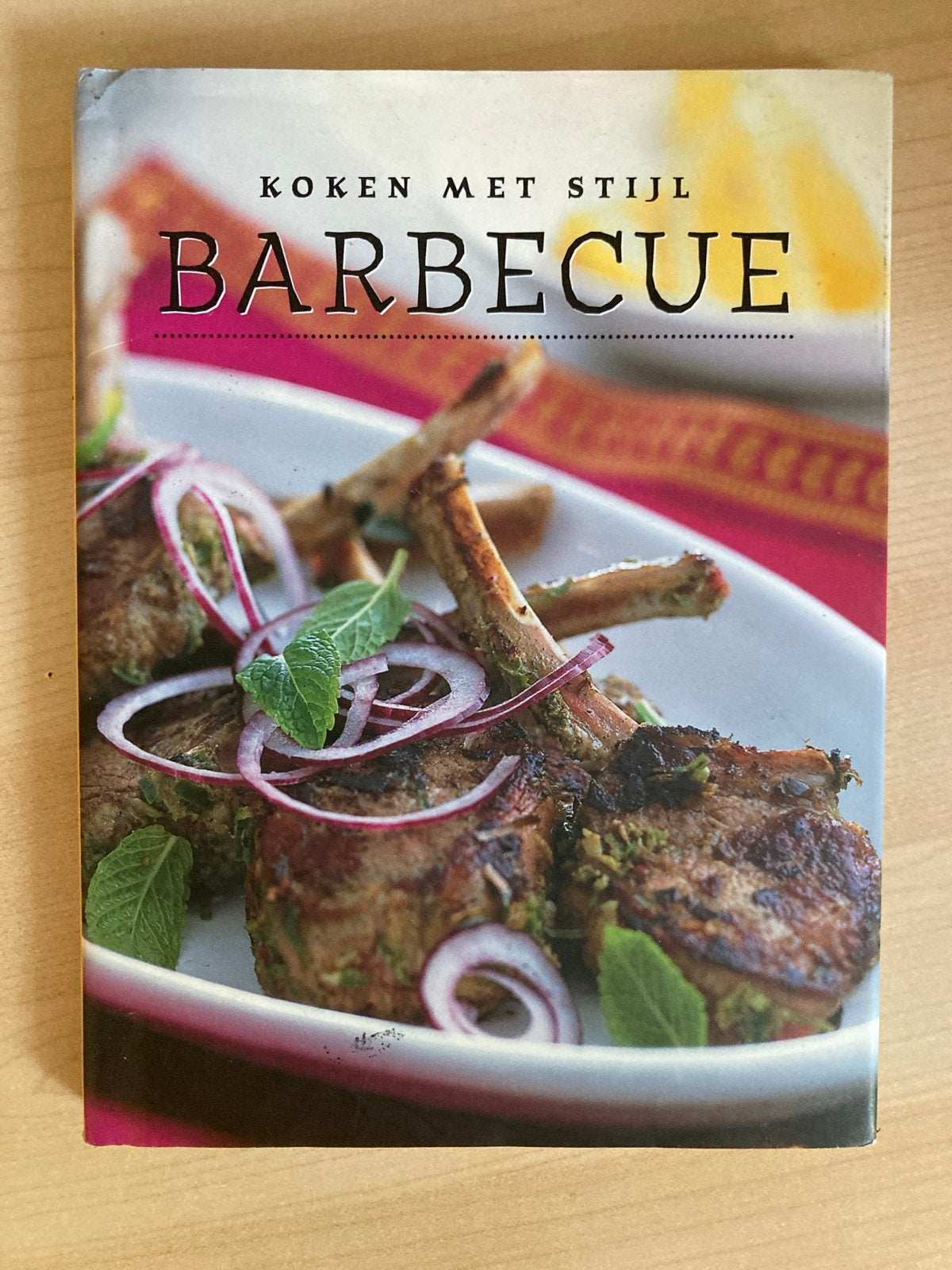 Koken met Stijl: Barbecue - Heerlijke BBQ Recepten, Ophalen of Verzenden, Zo goed als nieuw, Overige gebieden, Hoofdgerechten