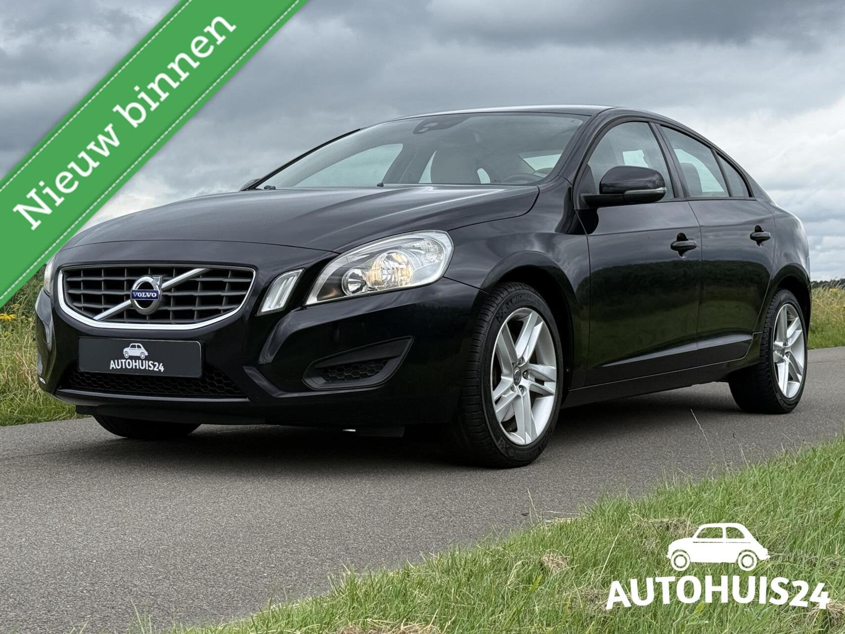 Volvo S60 2.0T Intro Edition NL-AUTO|TREKHAAK|LEDER|NAVI, Euro 5, Beige, 4 cilinders, Met garantie (alle)
