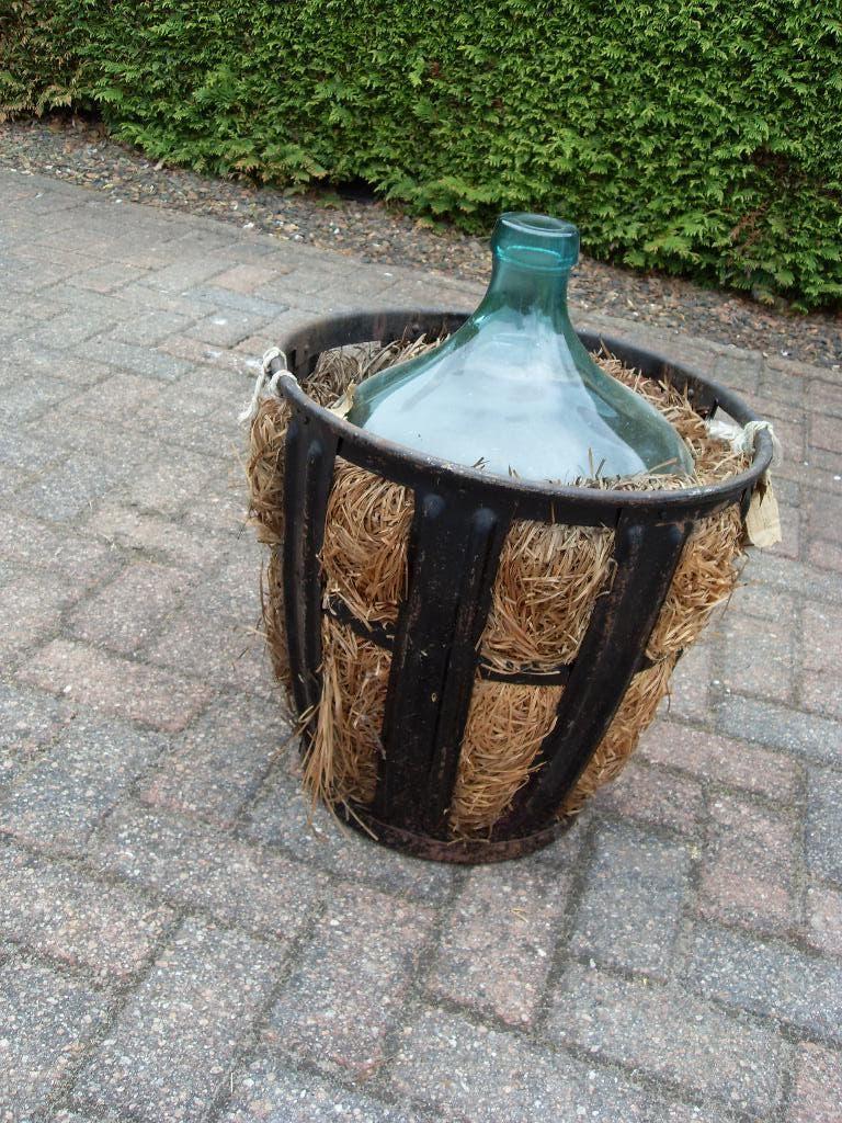 gistfles in ijzeren mand, Antiek en Kunst, Ophalen