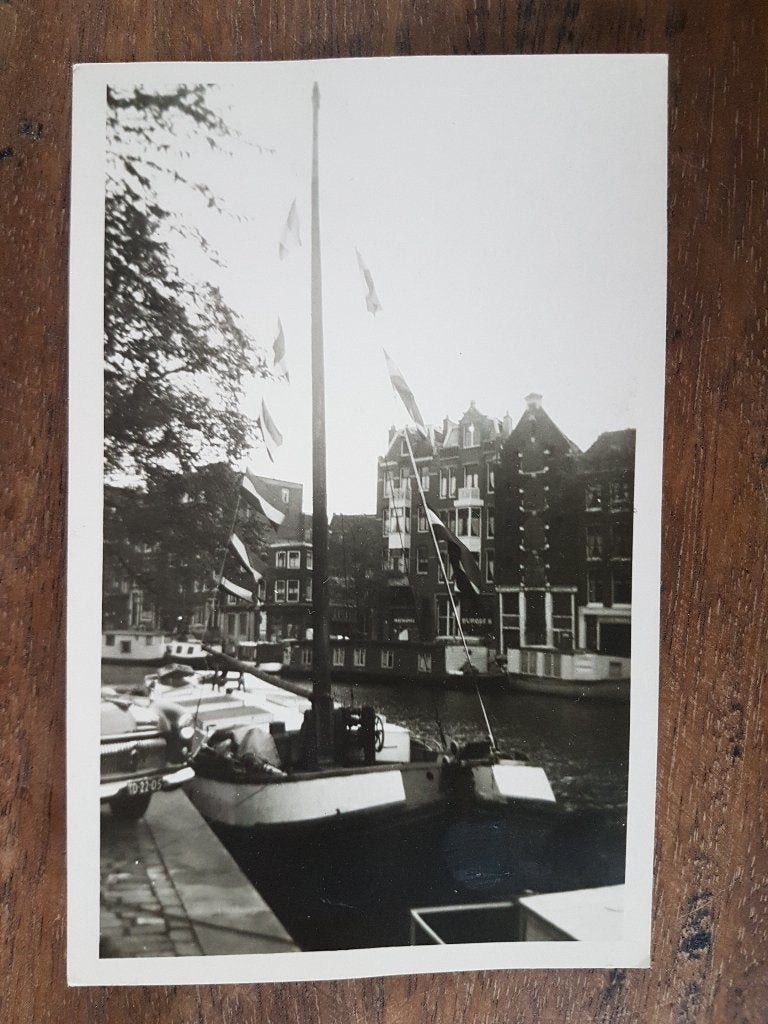 Fotokaart Amsterdam Binnenvaartschip woonboot, Ophalen of Verzenden, 1940 tot 1960, Ongelopen, Noord-Holland
