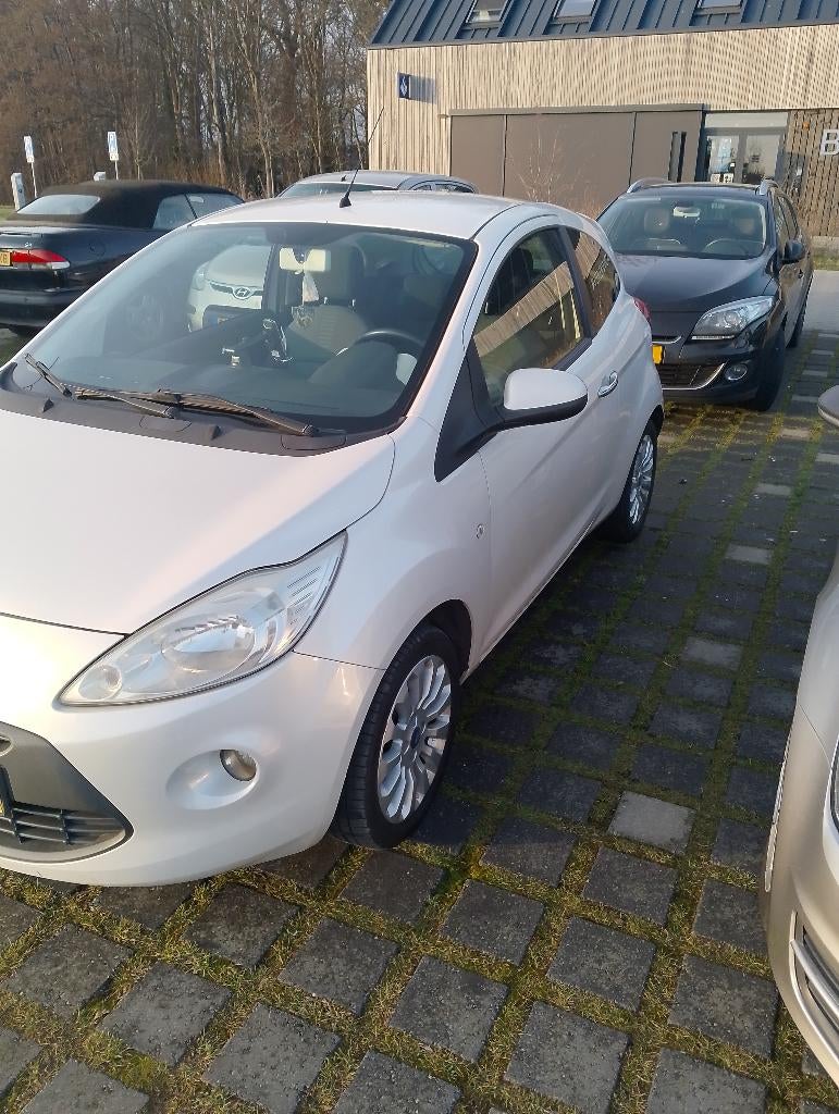 Ford Ka 1.2 51KW 2010 Wit, Voorwielaandrijving, 1242 cc, 4 cilinders, 4 stoelen
