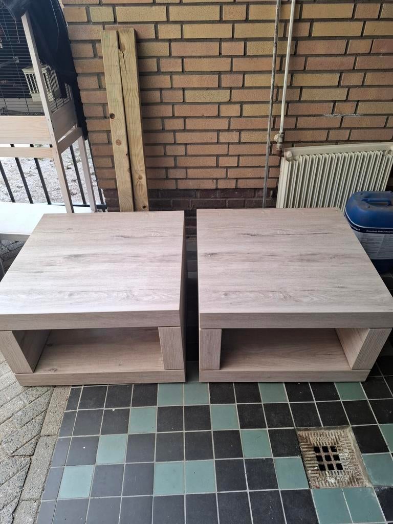 Te koop 2 hele stevige tafeltjes, Ophalen
