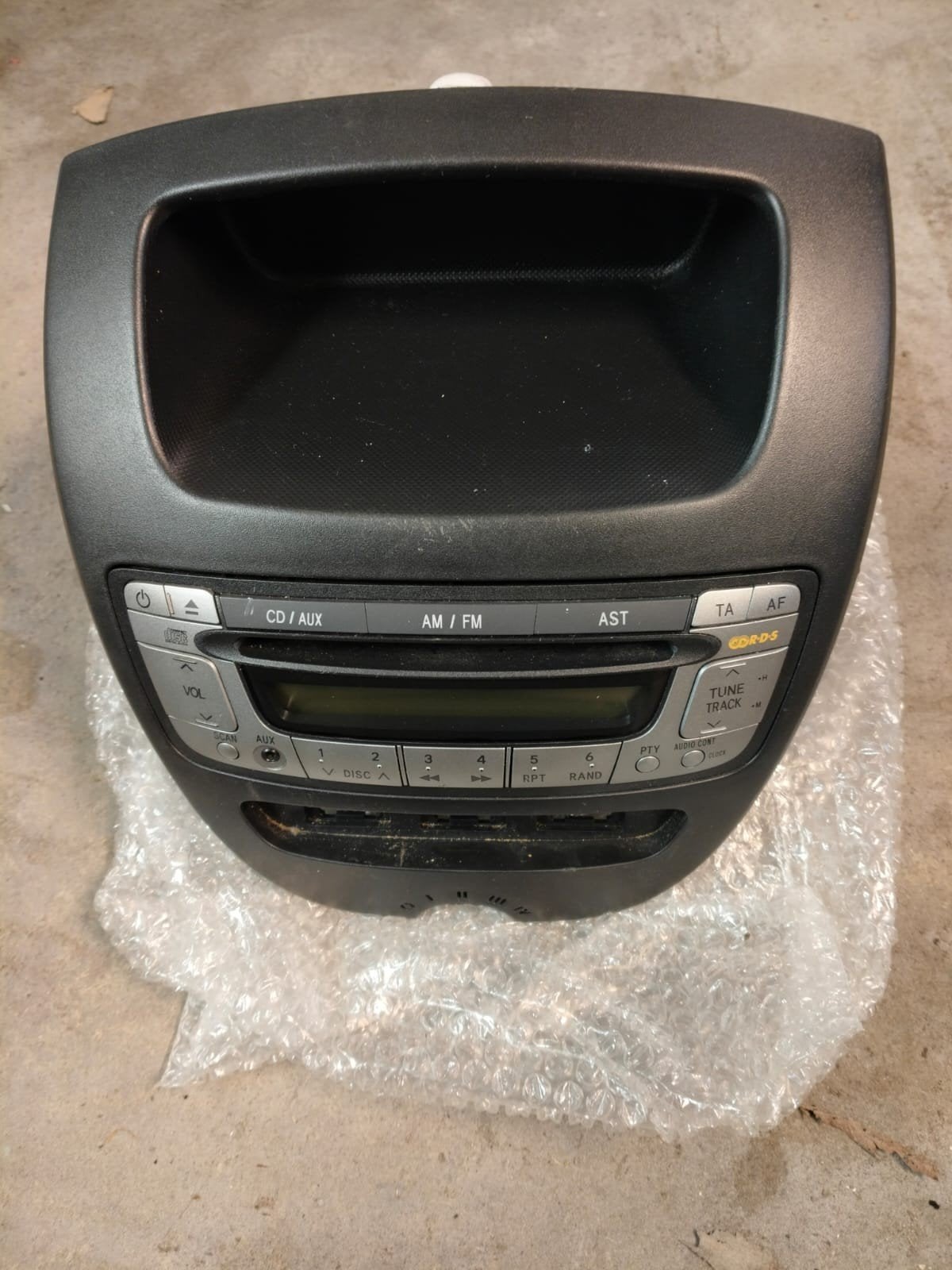 Toyota Aygo radio met CD/AUX speler, Auto diversen, Autoradio's, Ophalen of Verzenden