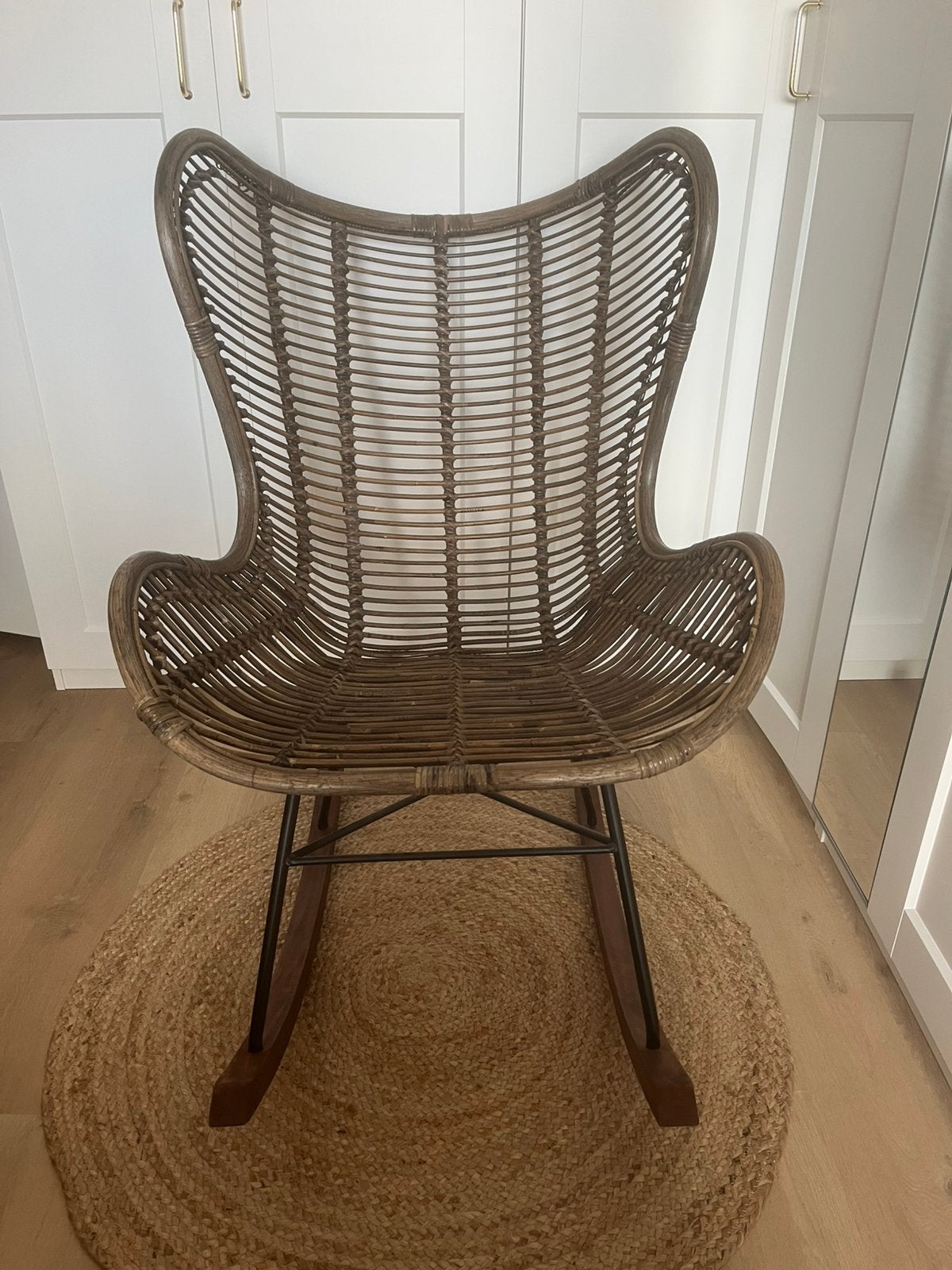 Prachtige vintage rotan schommelstoel – echte eyecatcher!, Huis en Inrichting, Ophalen, Zo goed als nieuw