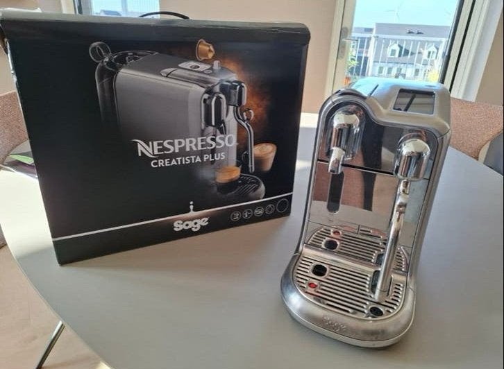 Bijna nieuwe NESPRESSO Creatista Plus met doos en melkkan!, Stoompijpje, Koffiepads en cups, 10 kopjes of meer, Koffiemachine