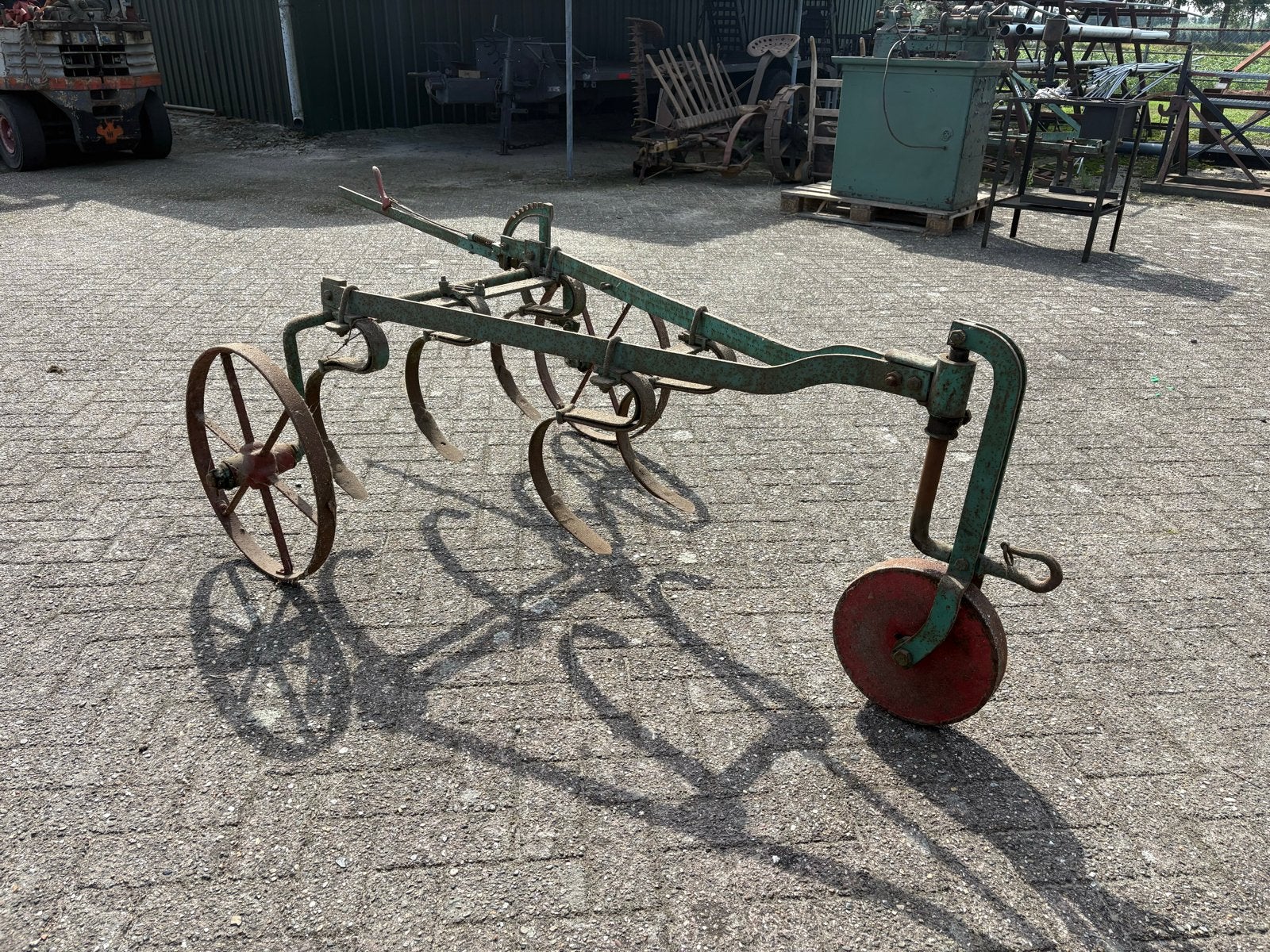 Antieke handcultivator / schoffelmachine, Ophalen
