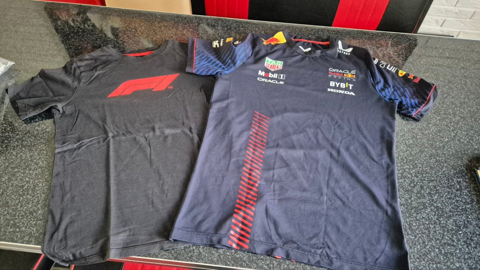 Red Bull en Formula1 t-shirts maat 164, Gebruikt, Castore, Jongen of Meisje, Ophalen of Verzenden