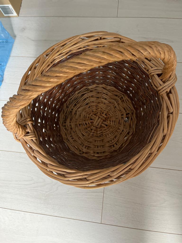 Mooie stevige rieten mand, twee kleuren, doorsnee 40 cm, Gebruikt, Mand, Rond, Ophalen of Verzenden