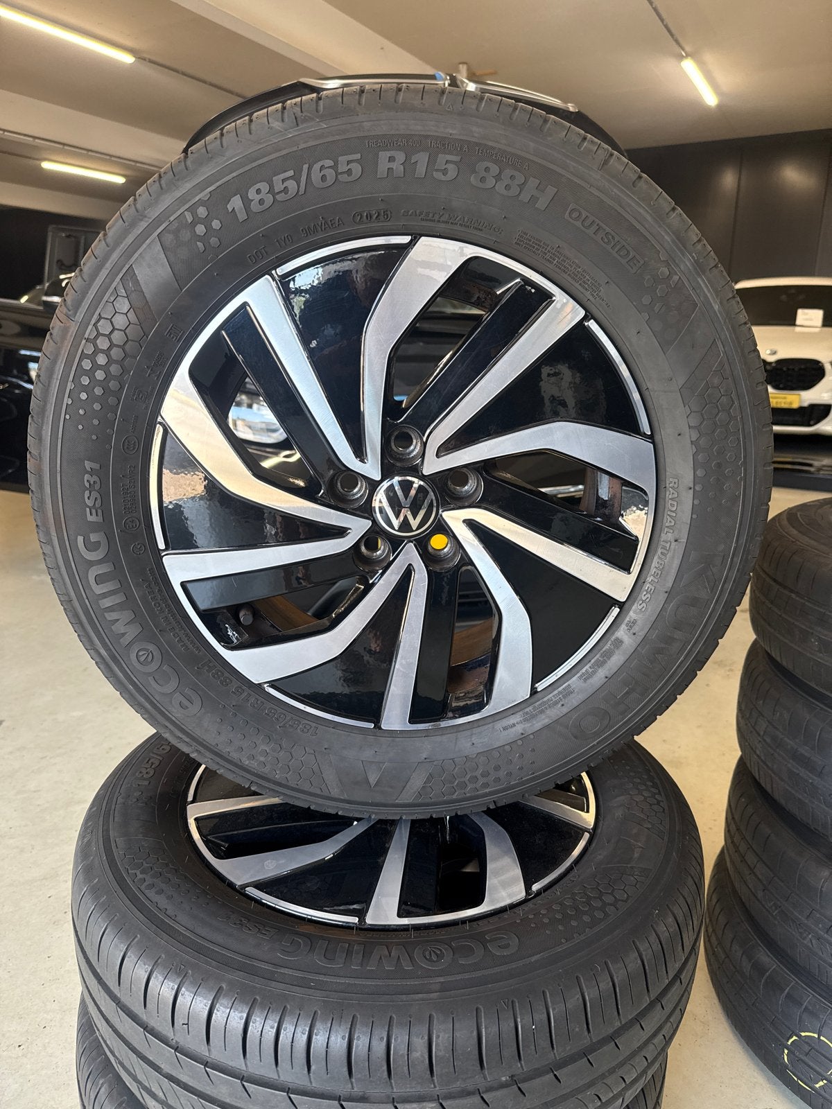 Originele VW Polo velgen met Kumho zomerbanden 185/65 R15, Auto-onderdelen, Banden en Velgen, Gebruikt, 15 inch, Banden en Velgen