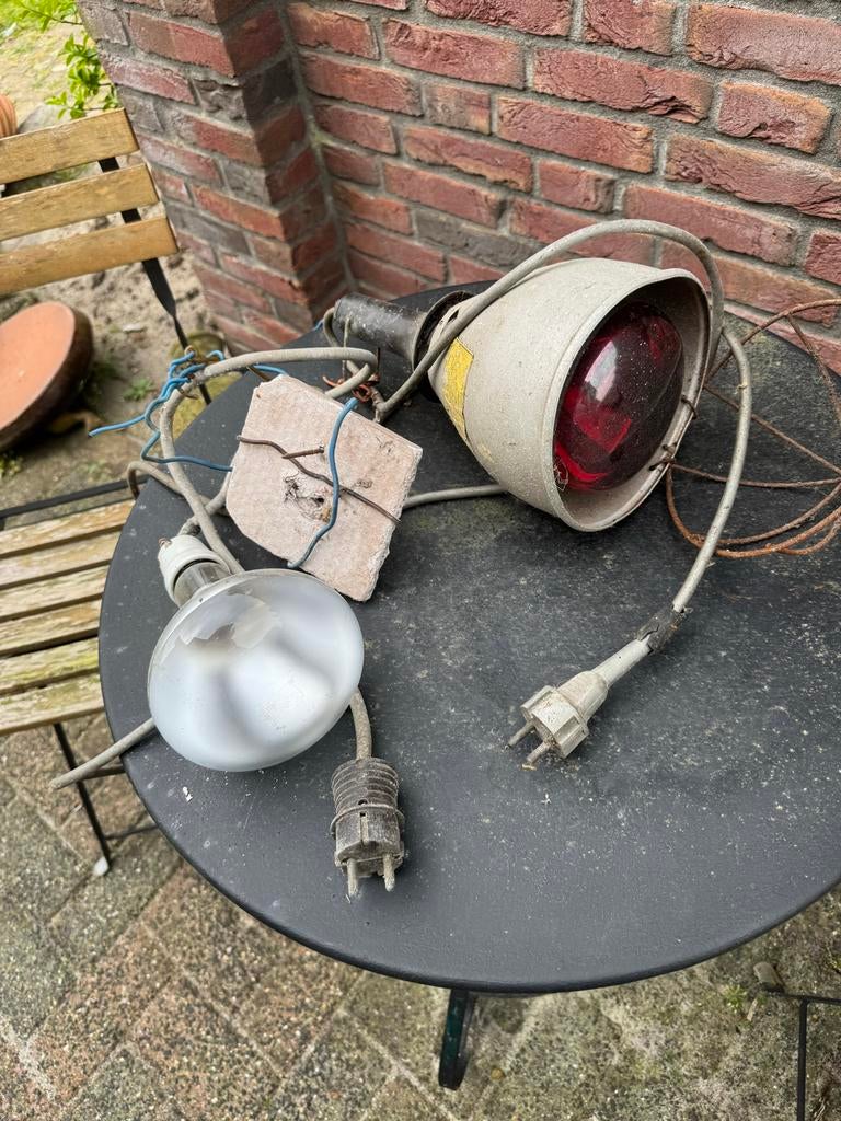 Oude warmtelampen met bedrading, Ophalen