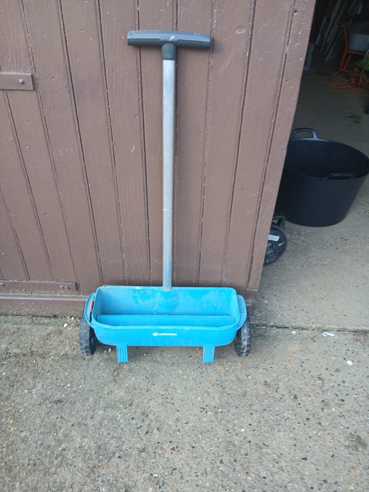 Gardena strooiwagen voor kalk of mestkorrels zgan., Tuin en Terras, Hand-tuingereedschap, Ophalen, Zo goed als nieuw