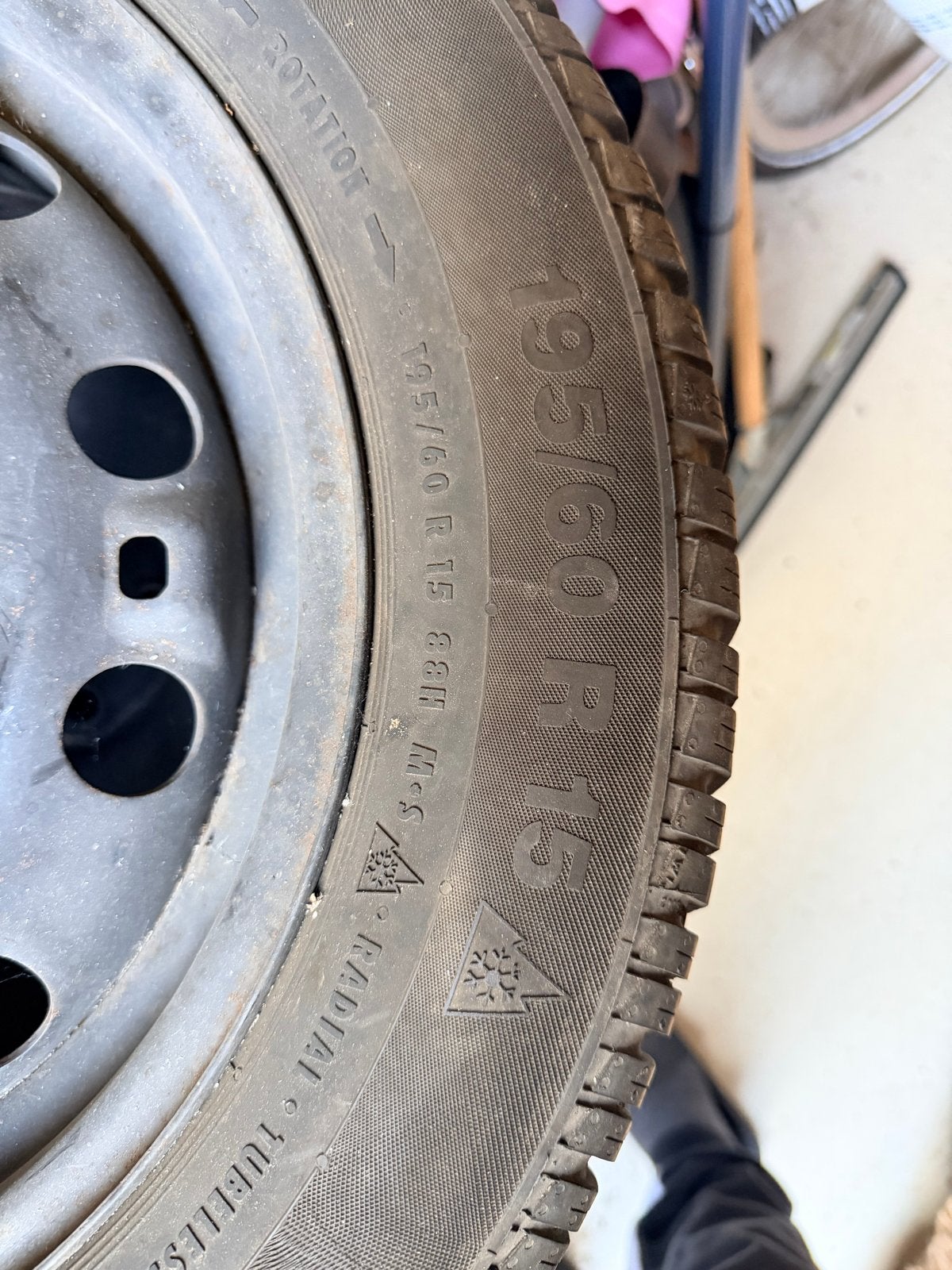 4 Winterbanden 195/60 R15, Auto-onderdelen, Banden en Velgen, Ophalen, Gebruikt, 15 inch, Winterbanden