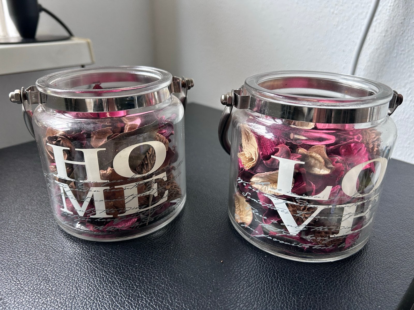 Decoratieve glazen potjes met potpourri - 'HOME' & 'LOVE', Meerkleurig, Ophalen of Verzenden, Zo goed als nieuw, Modern