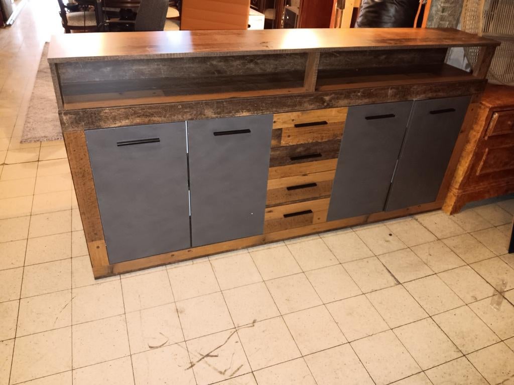 Mooi dressoir bij sb kringloop industriële stijl, Gebruikt, Met deur(en), Industrieel, Landelijk, 150 tot 200 cm