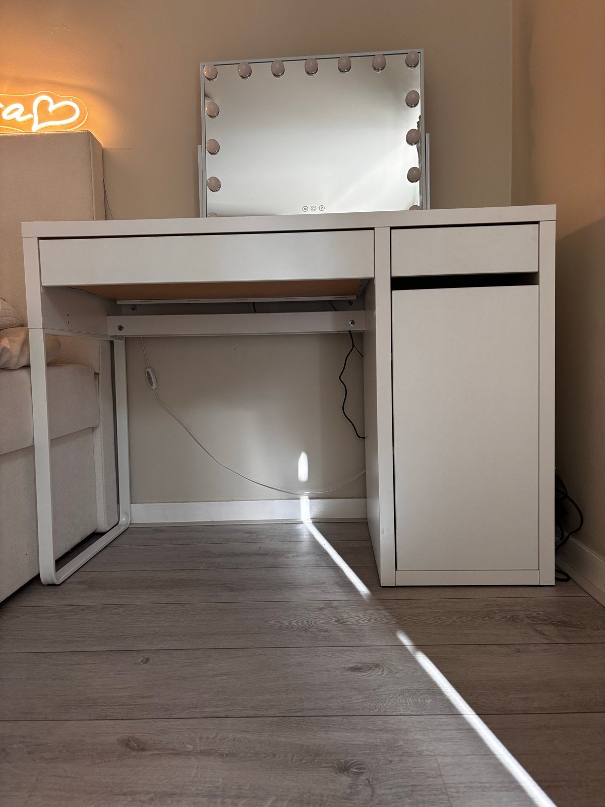 IKEA Micke bureau wit met optionele Hollywoodspiegel, Ophalen, Opbergruimte, 105 cm, Gebruikt