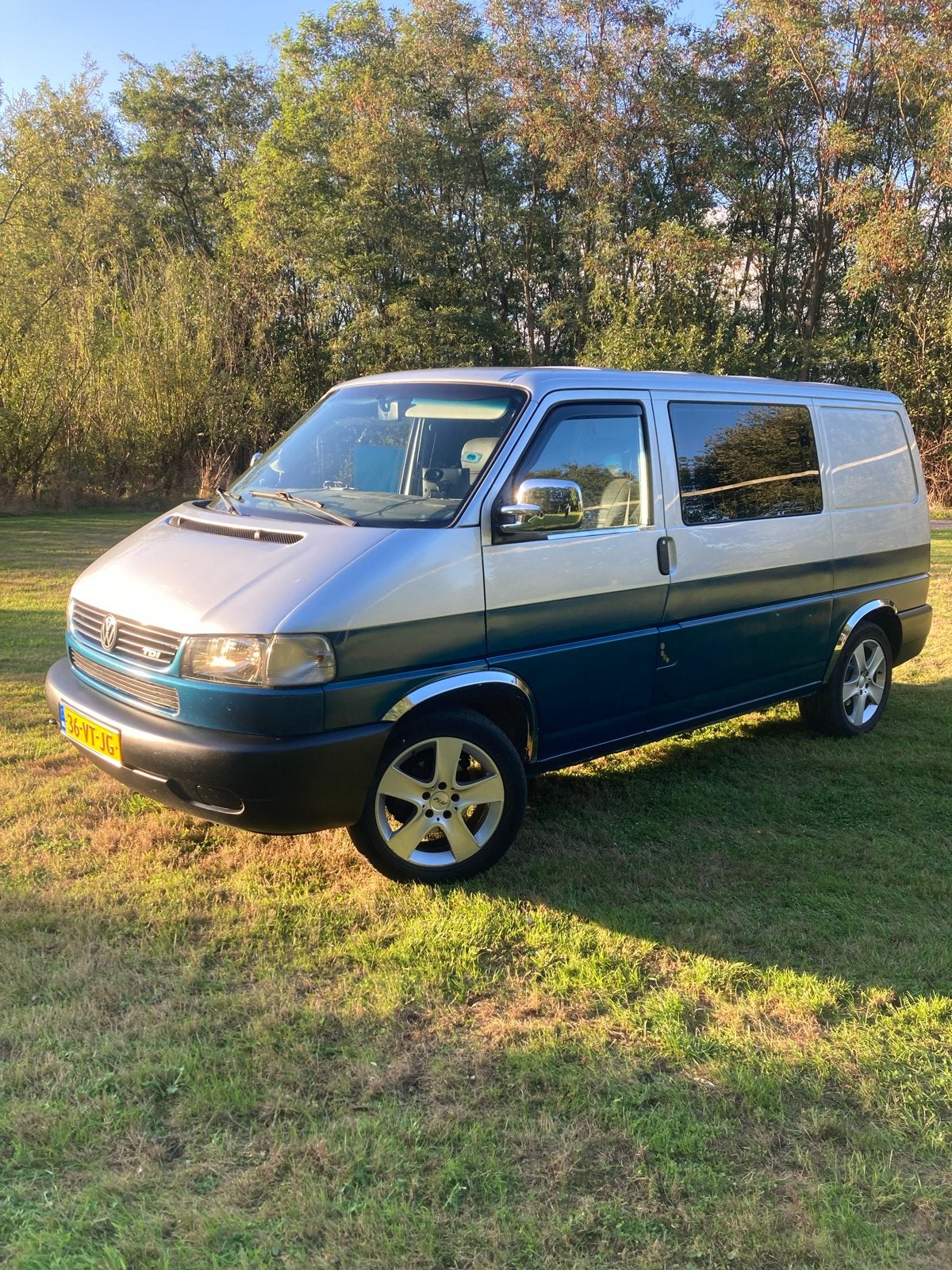 Leuke en goede Volkswagen T4 2.5 TDI 2001, Caravans en Kamperen, Campers, Buscamper of Camperbus, Volkswagen, Diesel, Particulier