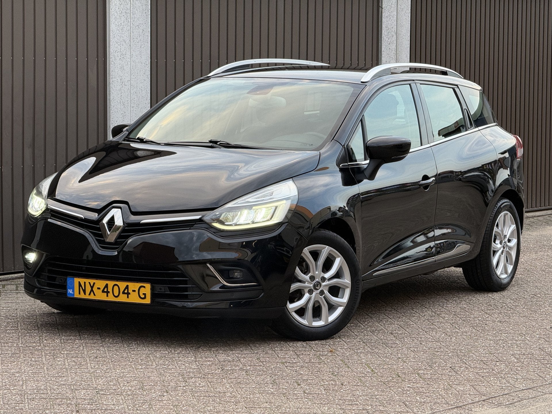 Renault Clio Estate 1.2 TCe Intens (bj 2017, automaat), Auto's, Gebruikt, Euro 6, 4 cilinders, 635 kg