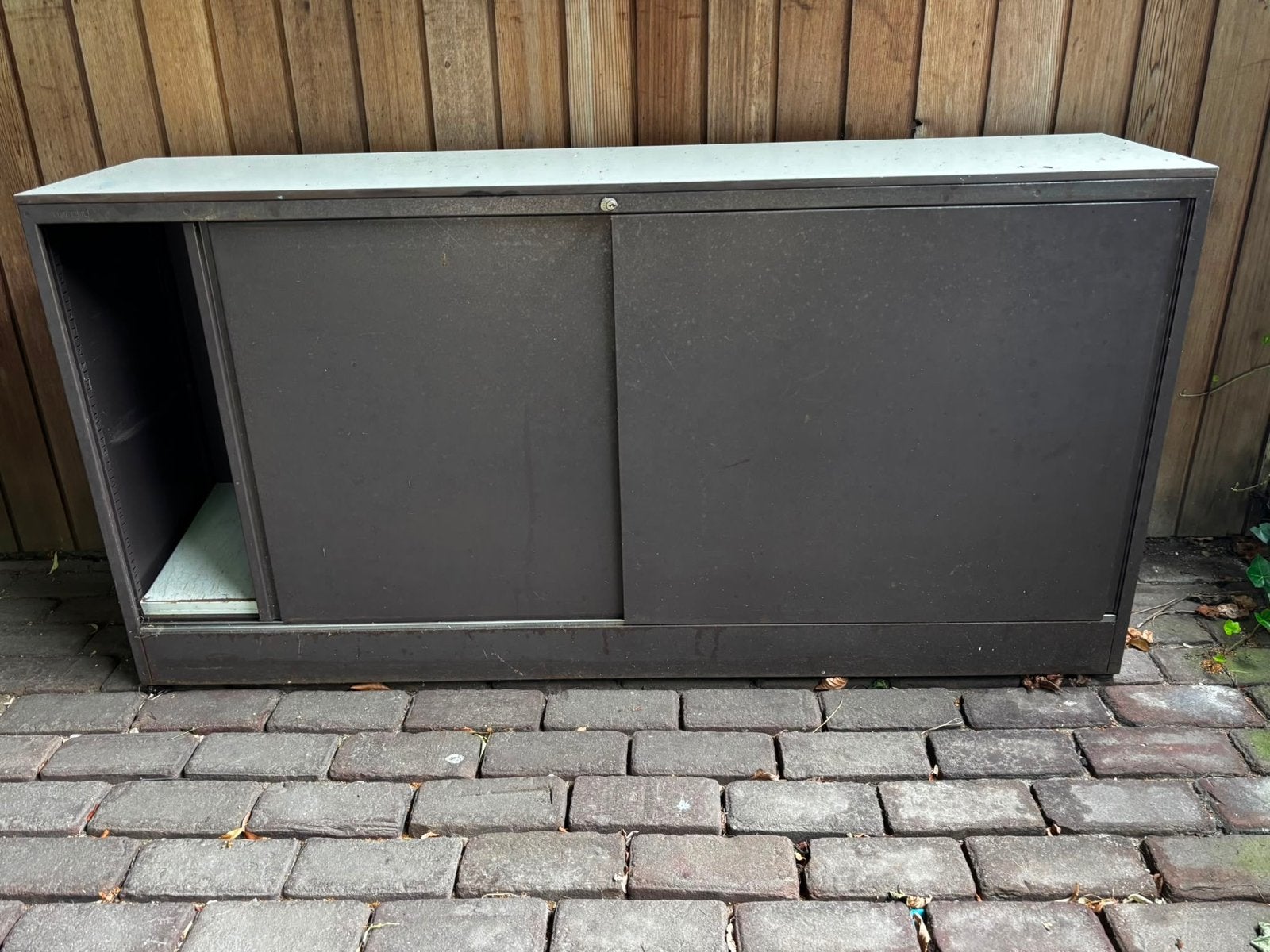 Ahrend archiefkast met schuifdeuren 2 x, Ophalen, Gebruikt, 100 tot 150 cm, Meerdere deuren