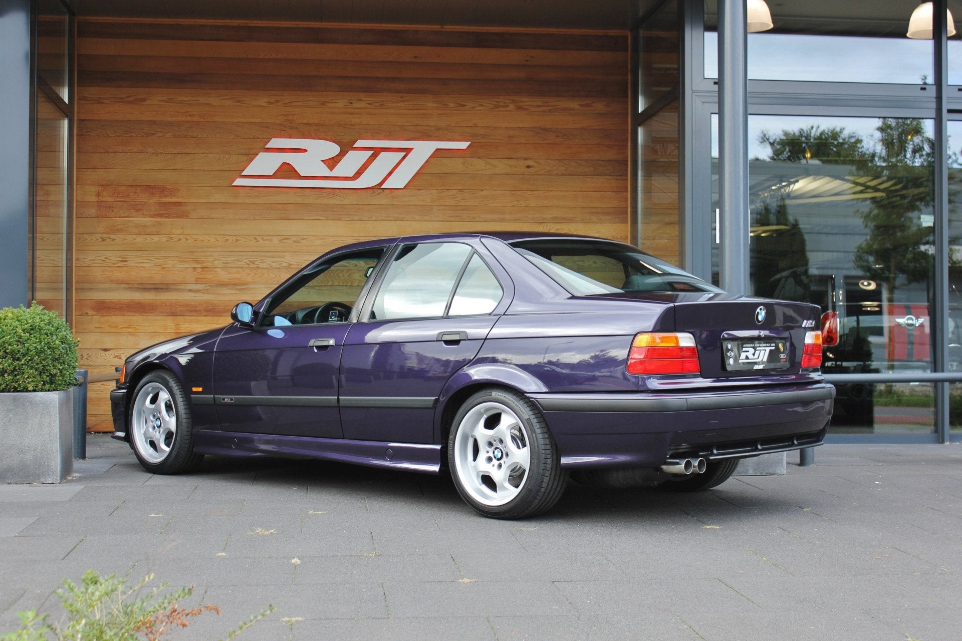 BMW M3 3.2 Sedan SMG *Fully restored in mint condition*, foto 4