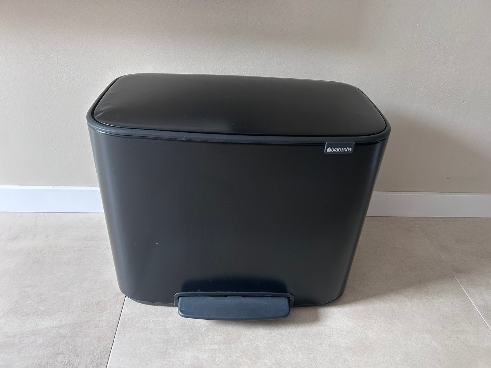 Brabantia Bo Prullenbak - 11 + 23 liter - Matt Black, Ophalen, Met pedaal, Zo goed als nieuw, Rvs