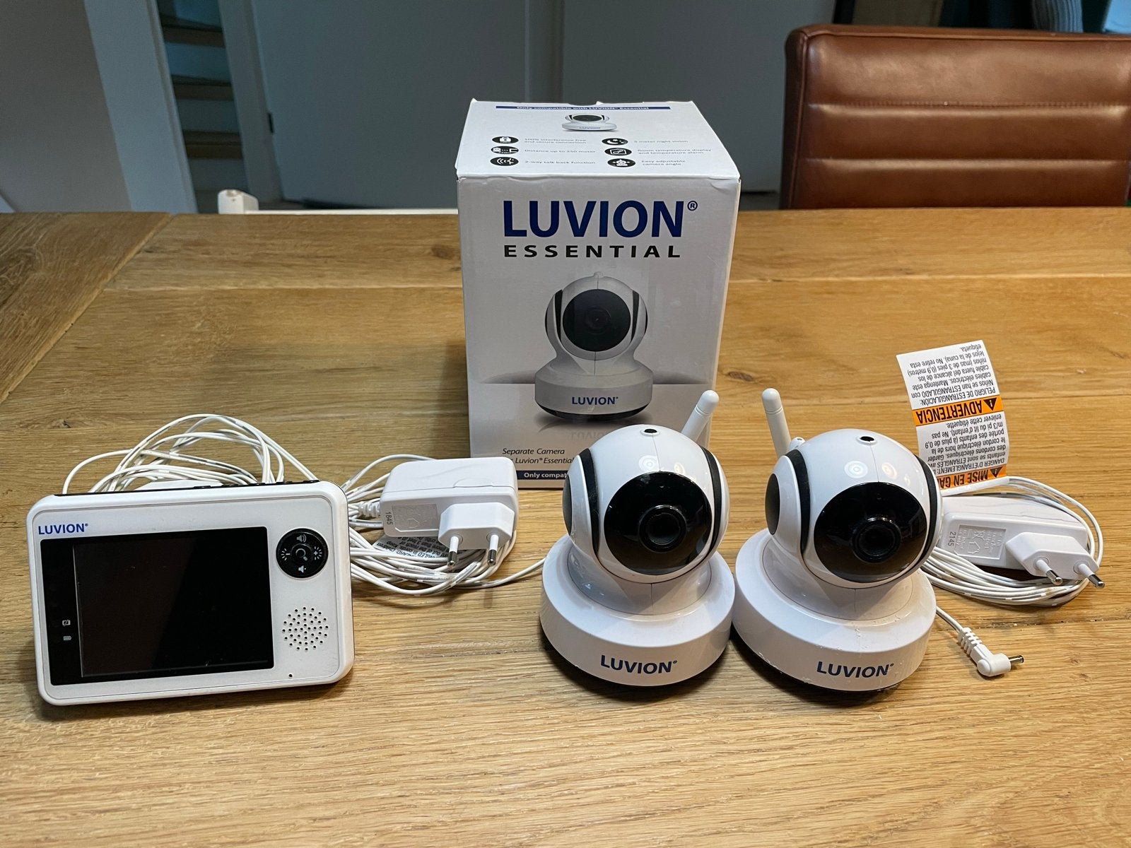 Luvion Essential Babyfoon 2 camera’s, monitor licht beeld, Ophalen of Verzenden, Zo goed als nieuw, 250 meter of meer, Camera