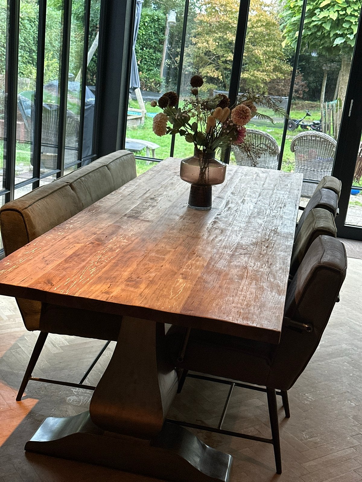 Robuuste eettafel met bank en stoelen, Ophalen, 200 cm of meer, 50 tot 100 cm, Zo goed als nieuw