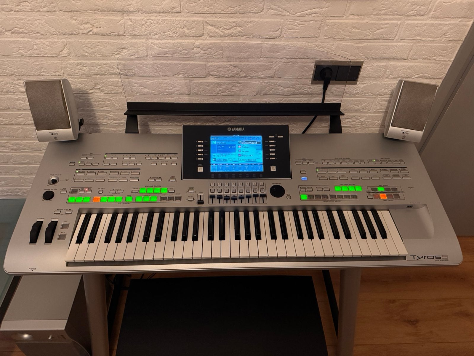 Yamaha Tyros 3, 61 toetsen incl. originele stand & speakers, Muziek en Instrumenten, Keyboards, Ophalen, Yamaha, Met standaard