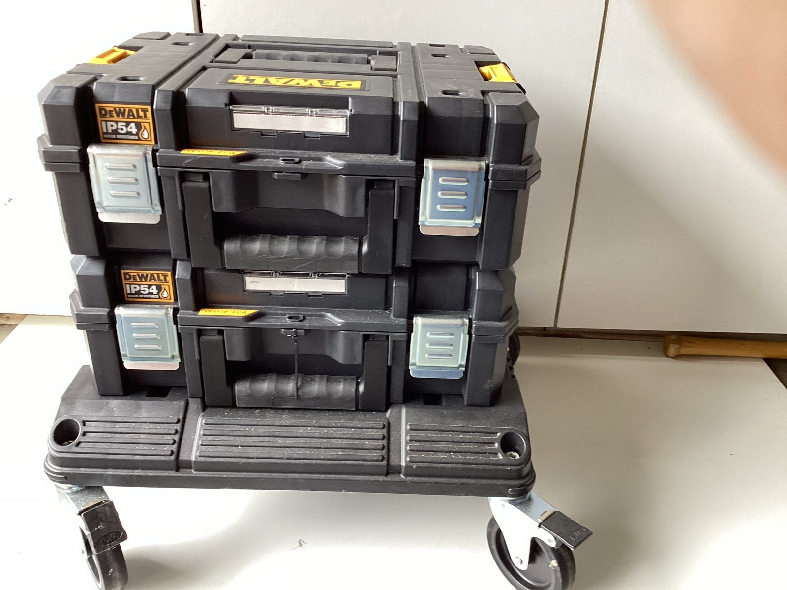 Dewalt gereedschapskisten op hondje met wieltjes, Ophalen, Gebruikt