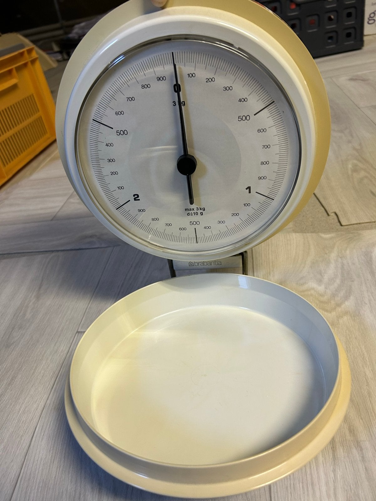 Vintage Brabantia Keukenweegschaal - Crème, tot 3kg, Witgoed en Apparatuur, Keukenweegschaal, Ophalen of Verzenden, Gebruikt, Minder dan 10 kg