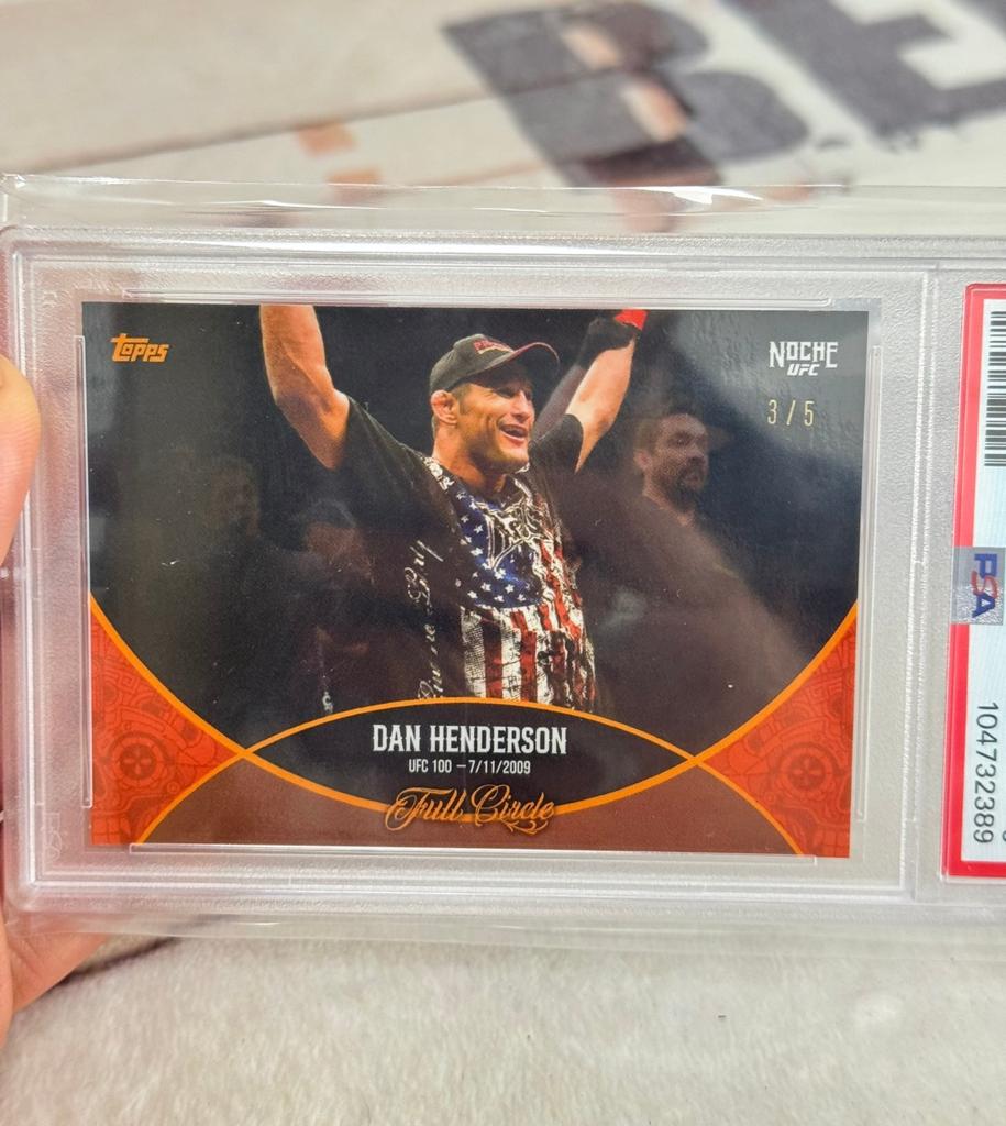 2024 TOPPS NOCHE UFC DAN HENDERSON FULL CIRCLE-ORANGE psa-9, Spelerskaart, Ophalen of Verzenden, Zo goed als nieuw, H